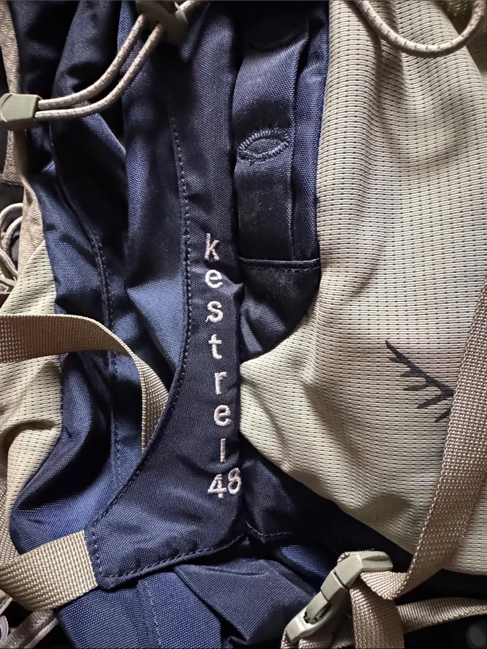 OSPREY Kestrel 48 Liter Backpack - Navy & Tan. Unisex.